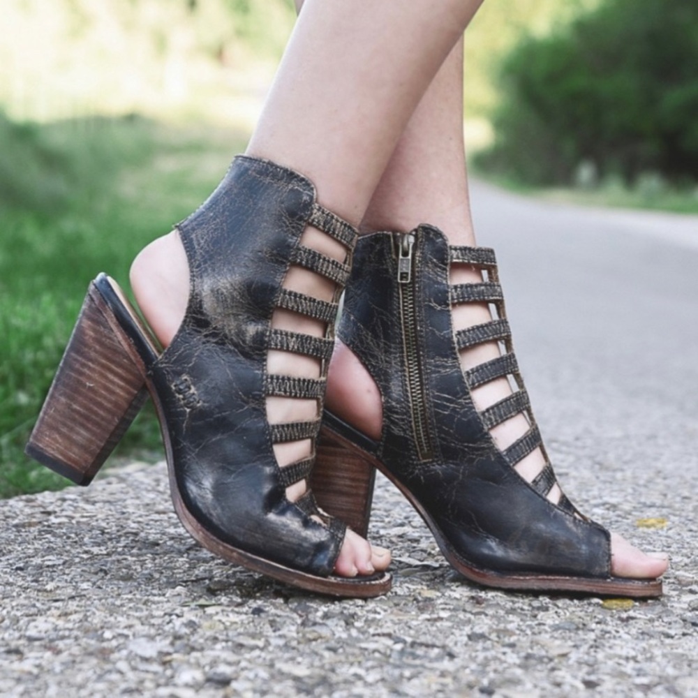 EUC Bed Stu Occam Black Lux size 10